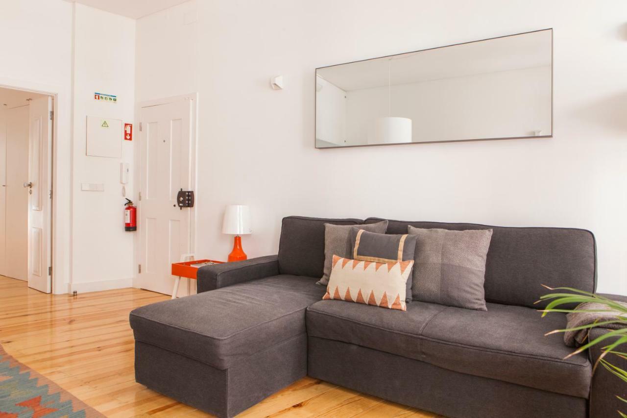 Appartamento Cozy 1st Floor Flat Chiado District With Balconies And Ac 19th Century Building Lisbona