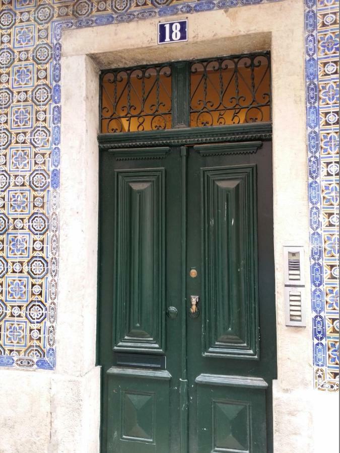 Cozy 1st Floor Flat Chiado District With Balconies And Ac 19th Century Building Appartamento