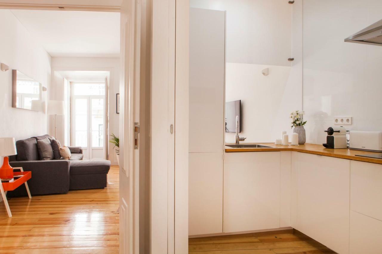 Appartamento Cozy 1st Floor Flat Chiado District With Balconies And Ac 19th Century Building Lisbona