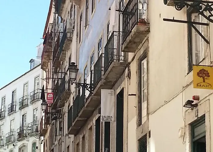 Cozy 1St Floor Flat Central Chiado District With Balconies And Ac 19Th Century Building
