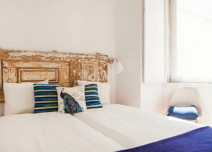 Cozy 1St Floor Flat Central Chiado District With Balconies And Ac 19Th Century Building