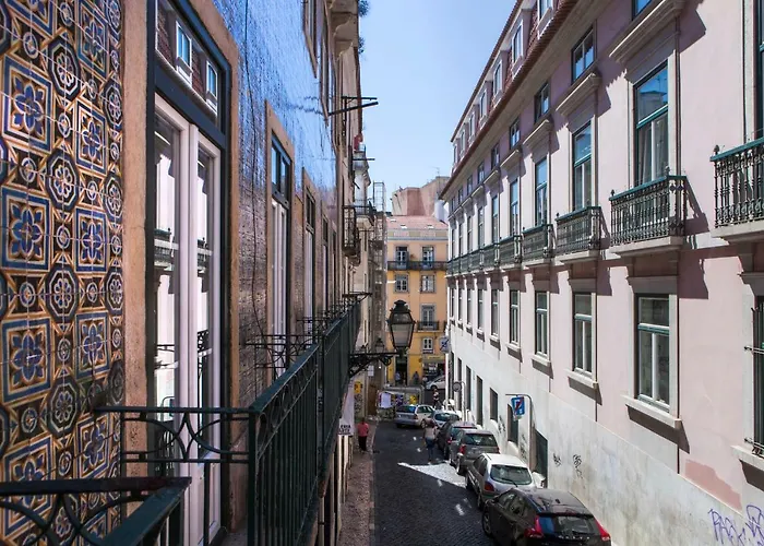 Cozy 1St Floor Flat Central Chiado District With Balconies And Ac 19Th Century Building