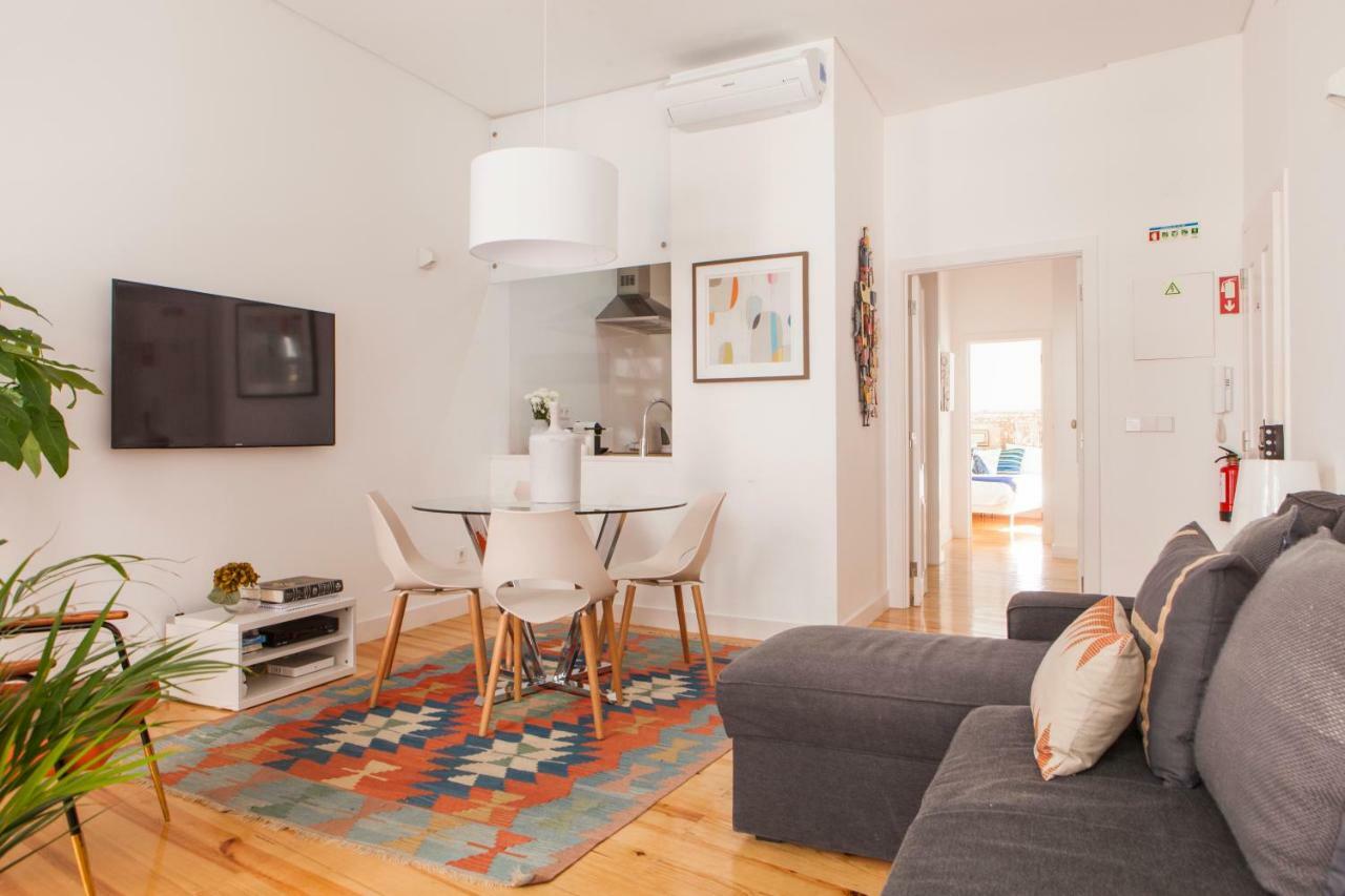 Cozy 1st Floor Flat Chiado District With Balconies And Ac 19th Century Building Apartment *